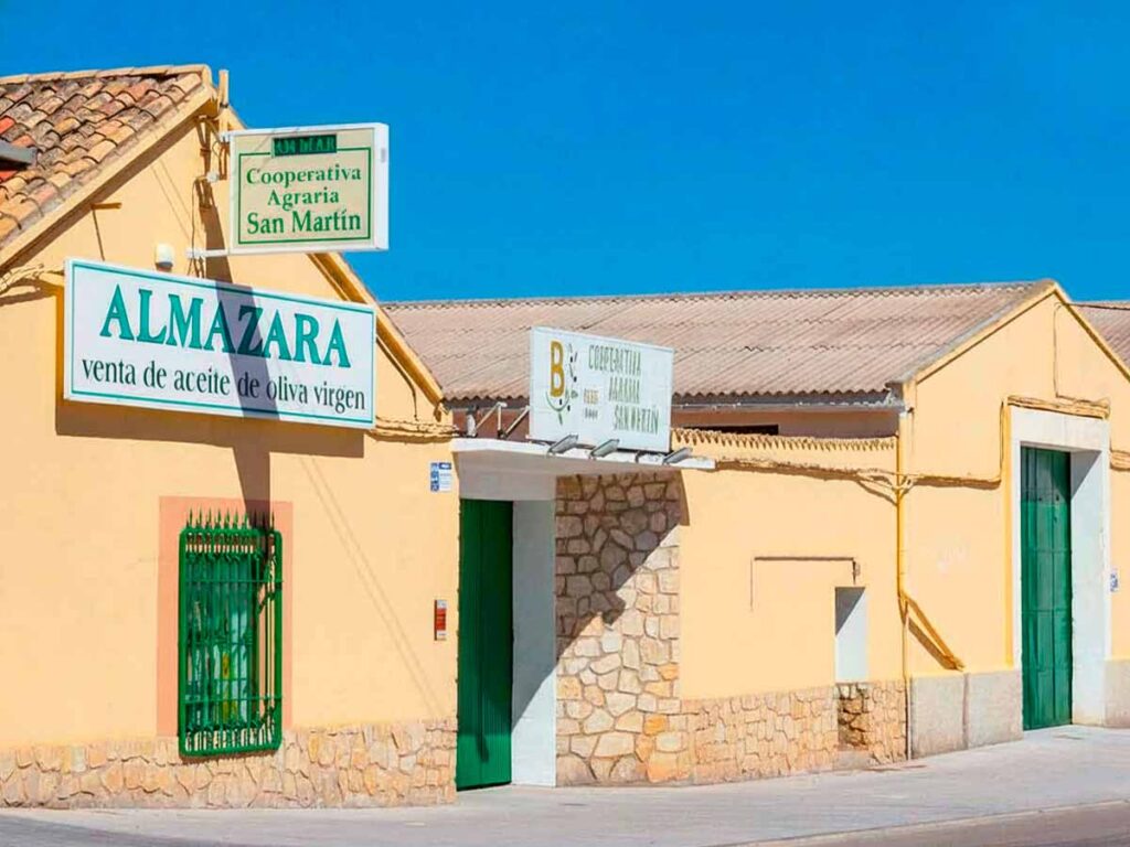 Fachada Cooperativa San Martín de Belchite productores de aceite de oliva